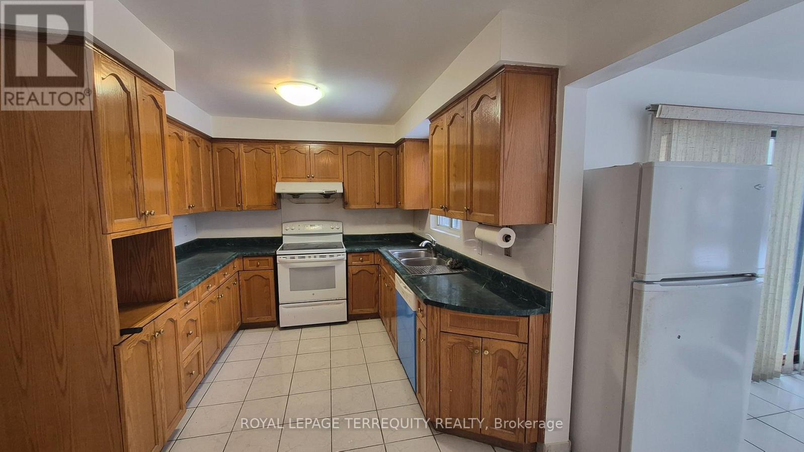 34 Cobblestone Drive, Toronto, Ontario  M2J 2X7 - Photo 4 - C12727328