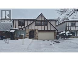 34 COBBLESTONE DRIVE, Toronto, Ontario
