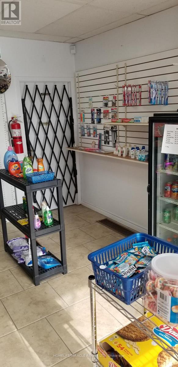 576 Rogers Road, Toronto, Ontario  M6M 1B6 - Photo 4 - W12727338