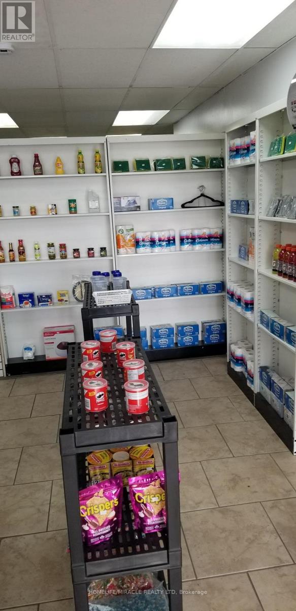 576 Rogers Road, Toronto, Ontario  M6M 1B6 - Photo 5 - W12727338