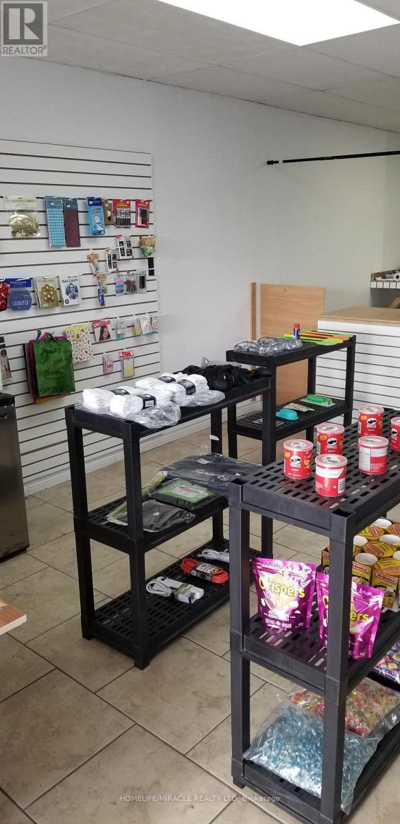 576 Rogers Road, Toronto, Ontario  M6M 1B6 - Photo 6 - W12727338