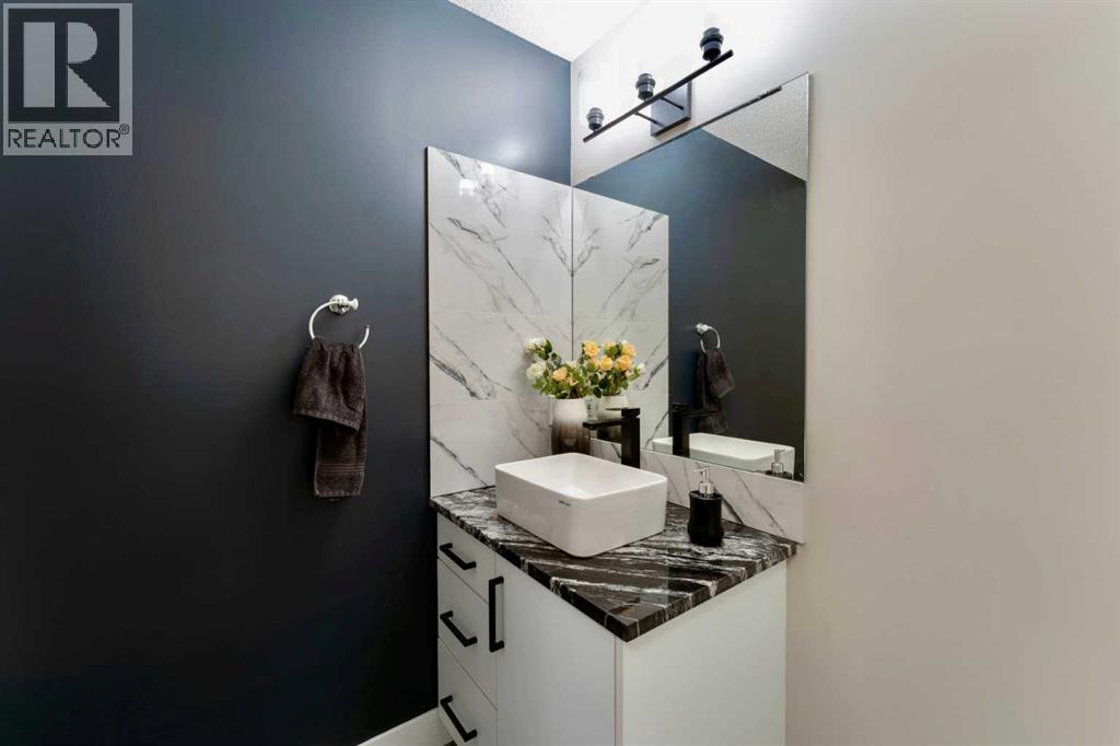 276 Fairways Bay Nw, Airdrie, Alberta  T4B 2P5 - Photo 8 - A2274154