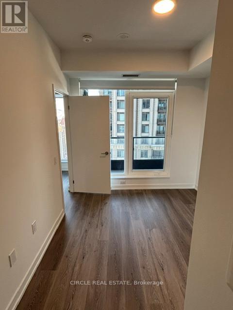 3305 - 395 Square One Drive, Mississauga, Ontario  L5B 0P6 - Photo 15 - W12722446