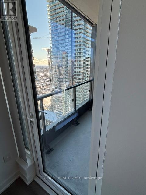 3305 - 395 Square One Drive, Mississauga, Ontario  L5B 0P6 - Photo 11 - W12722446