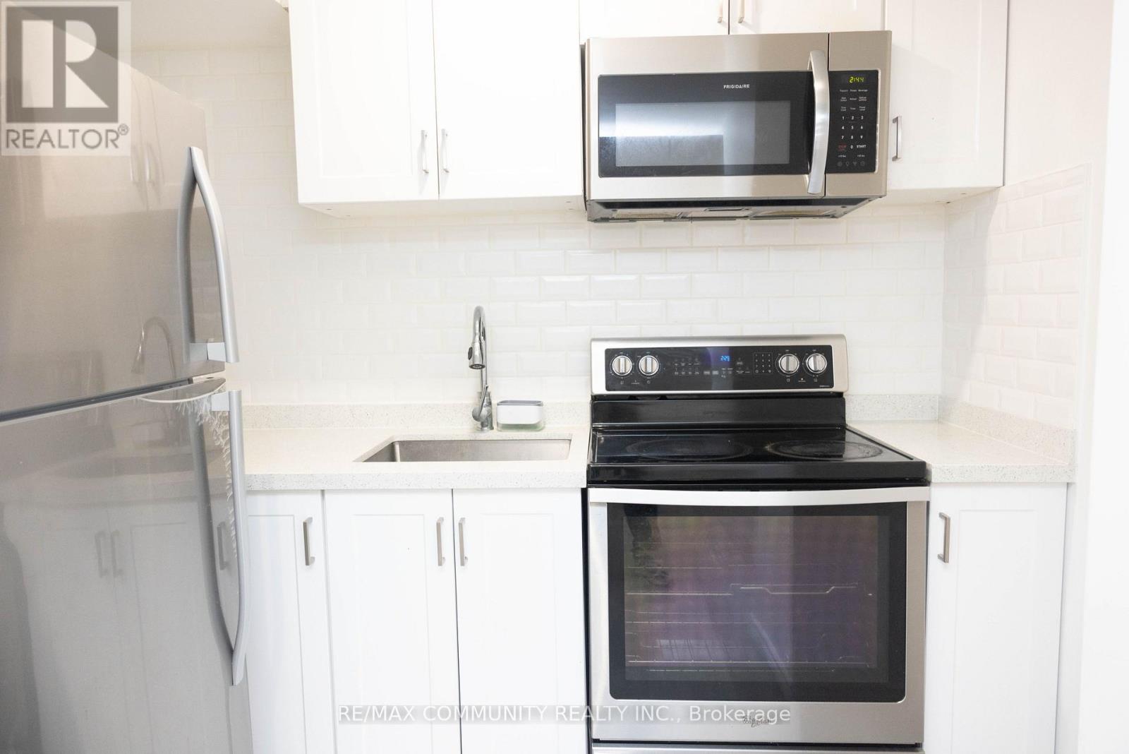 481 Bessborough Drive, Milton, Ontario  L9T 7V1 - Photo 3 - W12714470