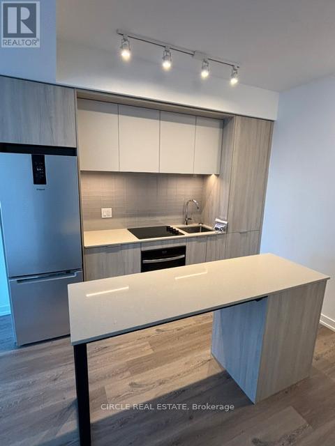 3305 - 395 Square One Drive, Mississauga, Ontario  L5B 0P6 - Photo 7 - W12722446