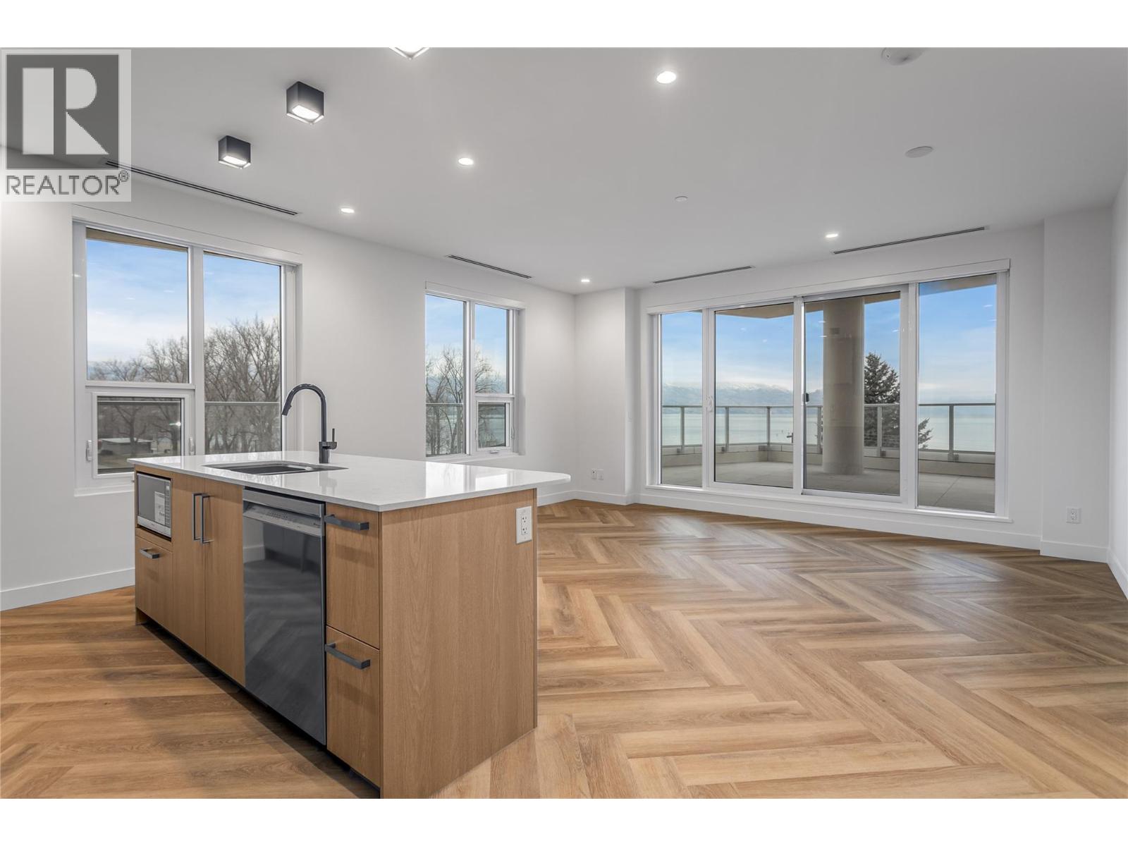 3340 Lakeshore Road Unit# 409, Kelowna, British Columbia  V1W 3S9 - Photo 2 - 10373251