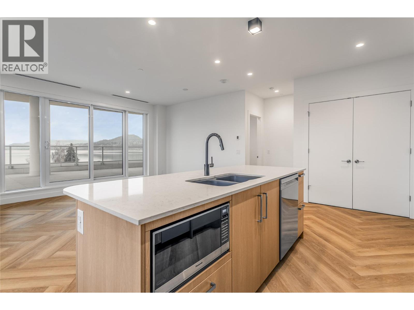 3340 Lakeshore Road Unit# 409, Kelowna, British Columbia  V1W 3S9 - Photo 4 - 10373251