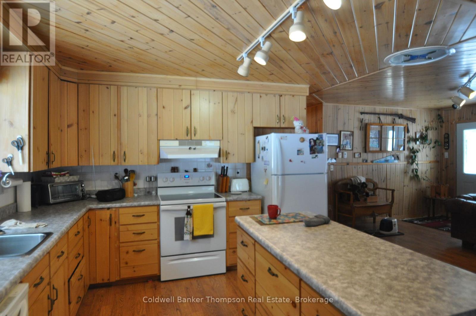 1033 Old Highway Road, Lake Of Bays, Ontario  P0A 1H0 - Photo 5 - X12727380