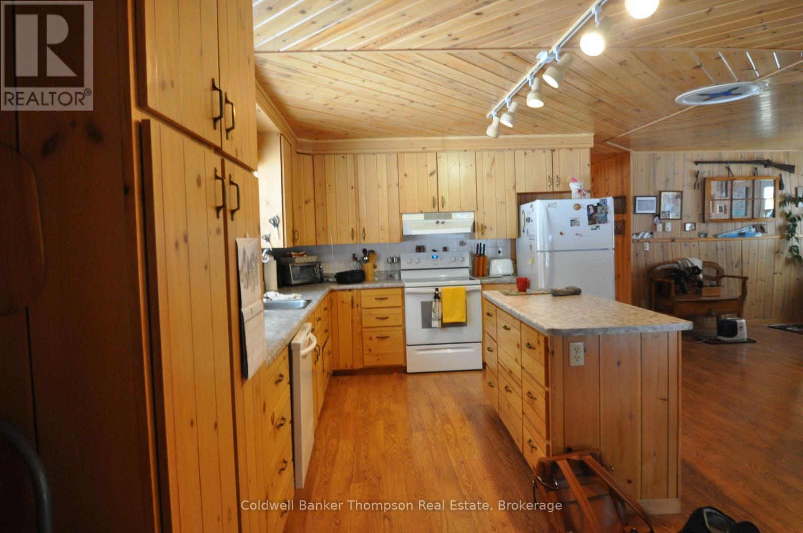 1033 Old Highway Road, Lake Of Bays, Ontario  P0A 1H0 - Photo 8 - X12727380