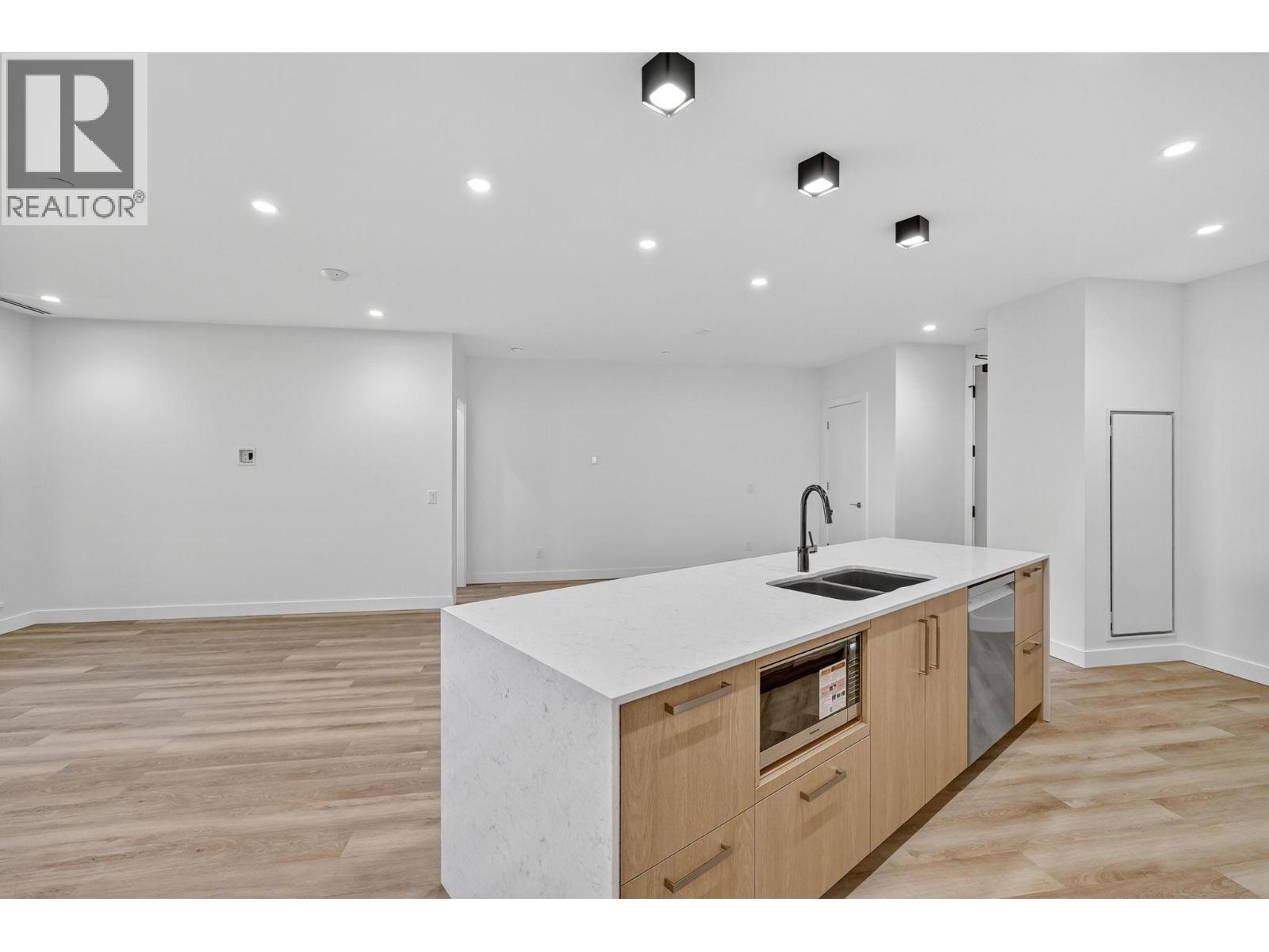 3340 Lakeshore Road Unit# 1006, Kelowna, British Columbia  V1W 3S9 - Photo 9 - 10373136