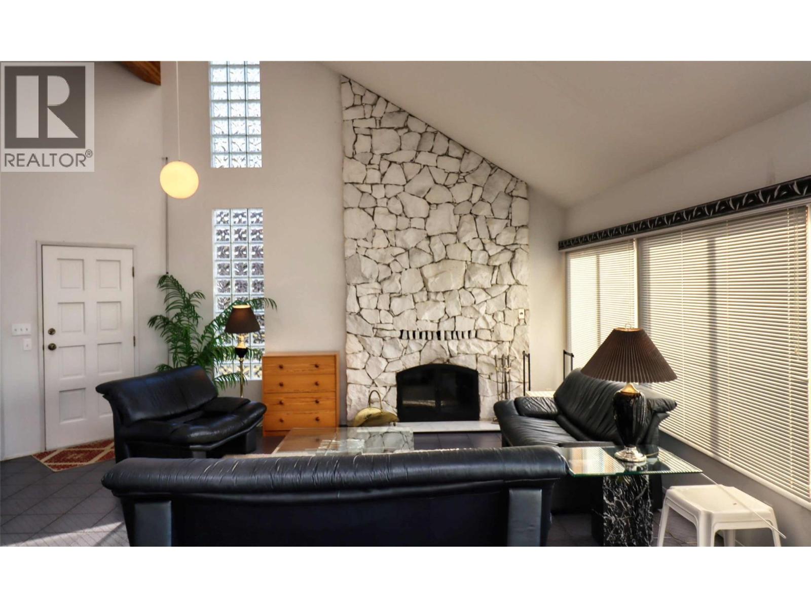 6884 Squilax-Anglemont Road, Magna Bay, British Columbia  V0E 1M7 - Photo 15 - 10373549