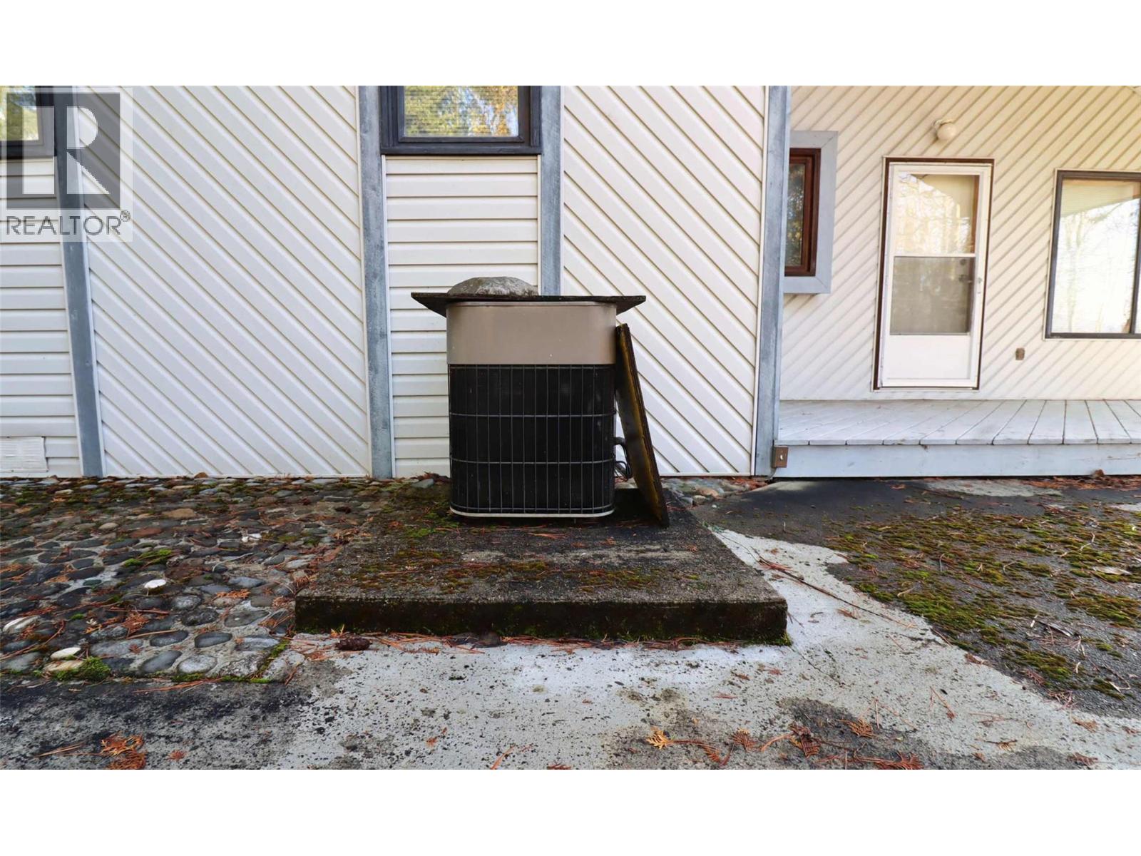 6884 Squilax-Anglemont Road, Magna Bay, British Columbia  V0E 1M7 - Photo 35 - 10373549