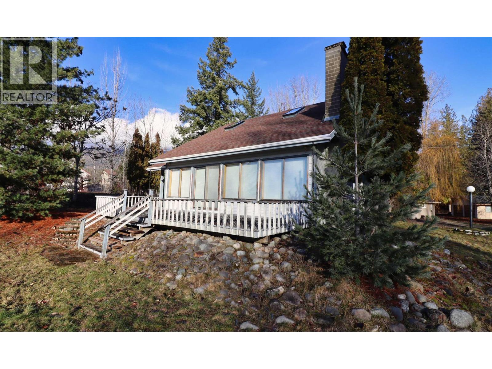 6884 Squilax-Anglemont Road, Magna Bay, British Columbia  V0E 1M7 - Photo 32 - 10373549