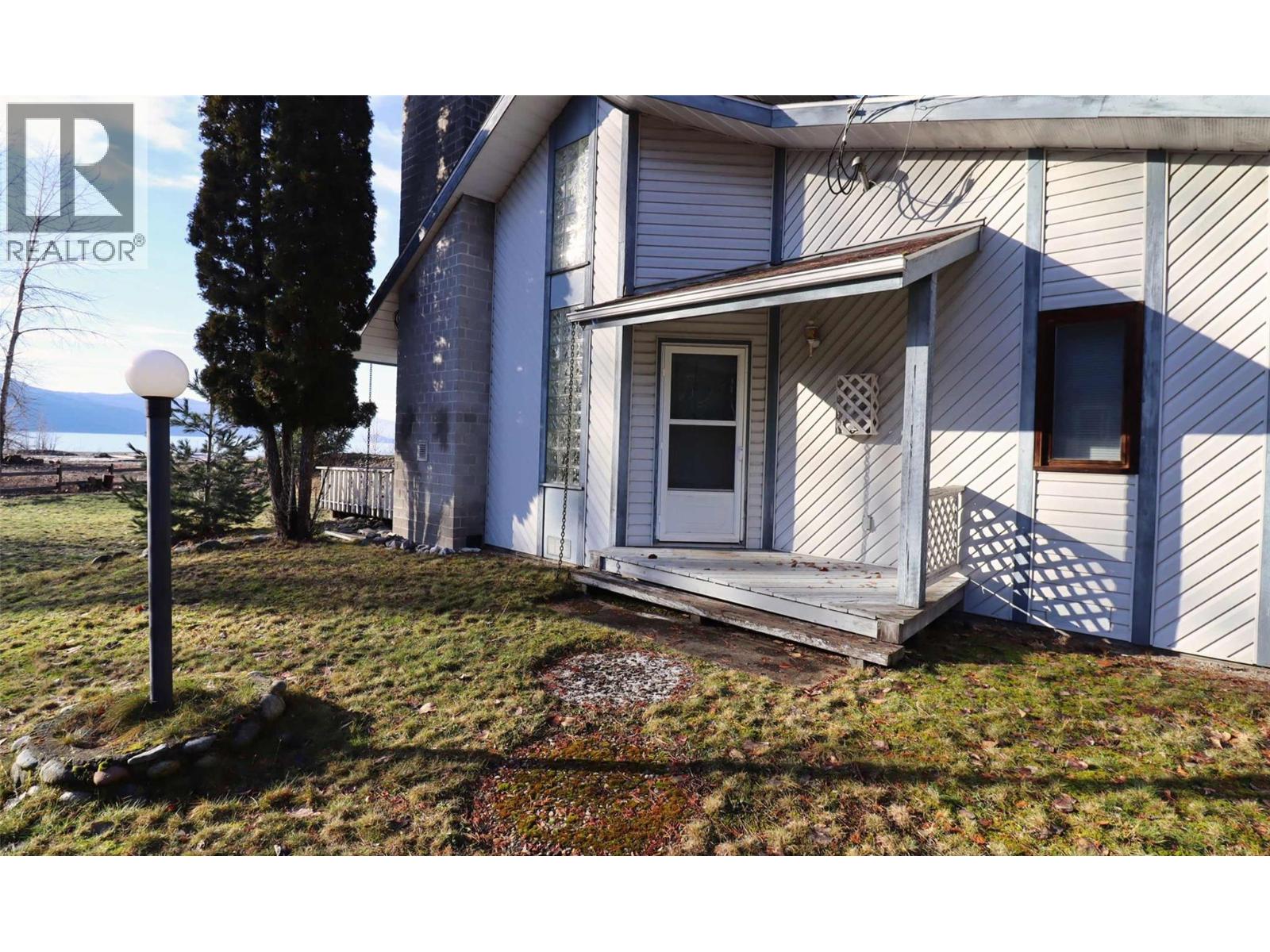 6884 Squilax-Anglemont Road, Magna Bay, British Columbia  V0E 1M7 - Photo 10 - 10373549