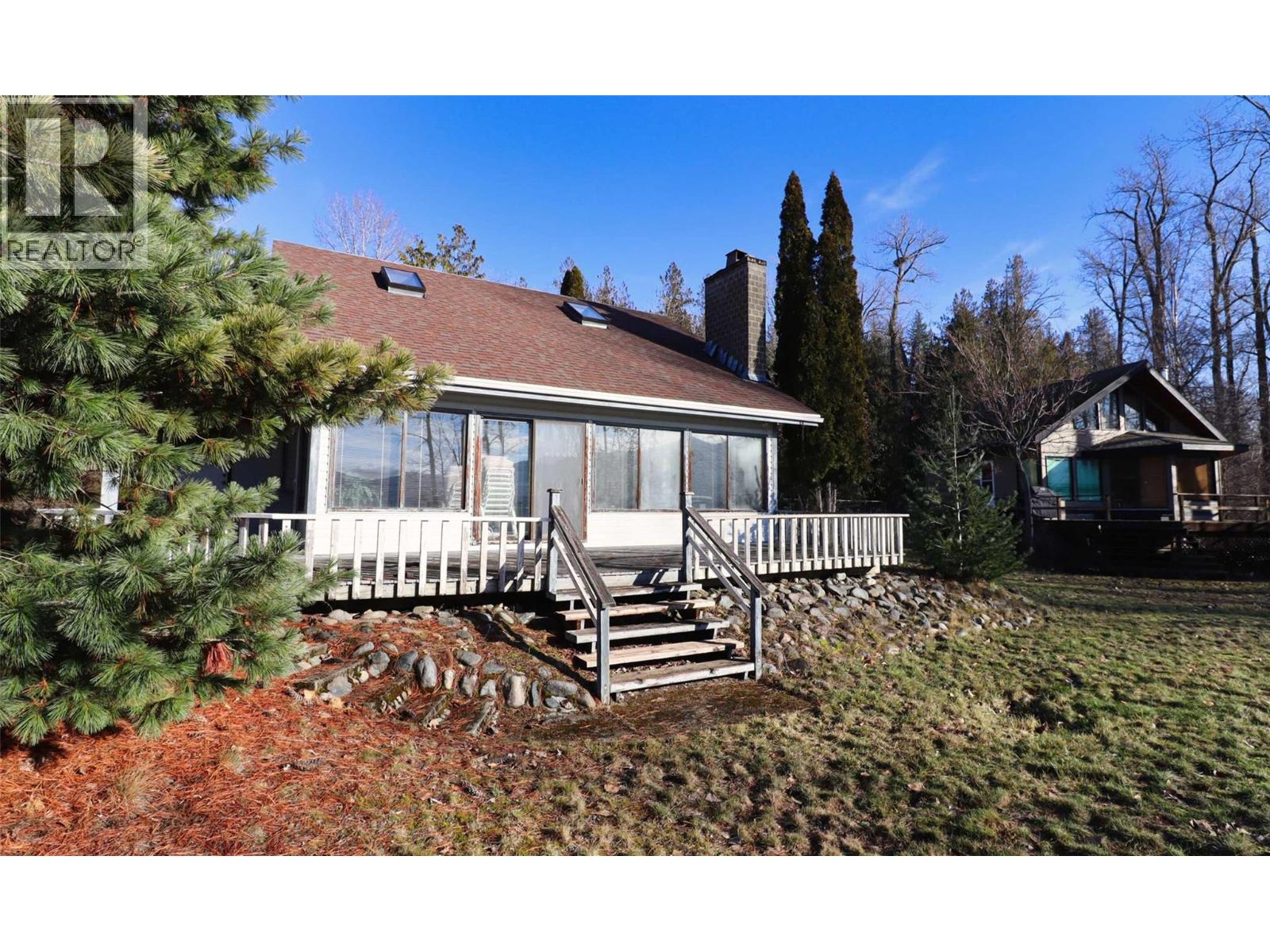 6884 Squilax-Anglemont Road, Magna Bay, British Columbia  V0E 1M7 - Photo 33 - 10373549