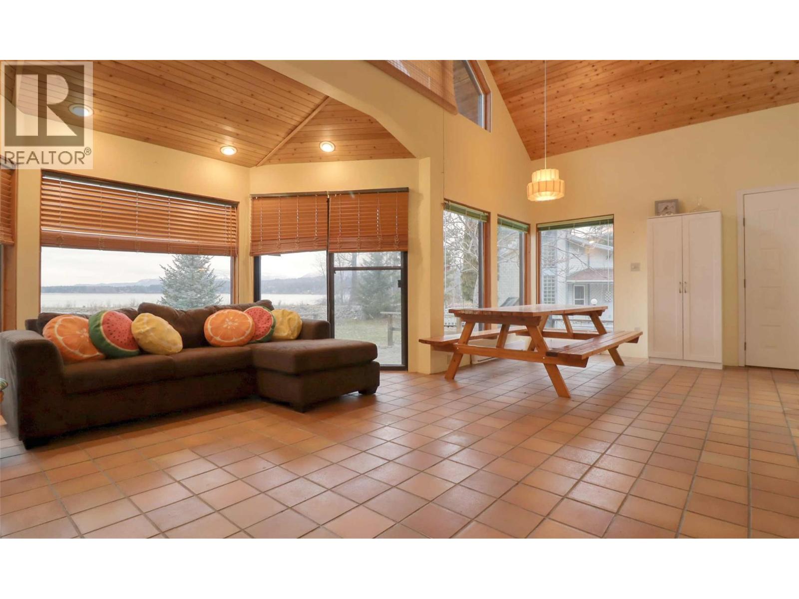 6884 Squilax-Anglemont Road, Magna Bay, British Columbia  V0E 1M7 - Photo 52 - 10373549