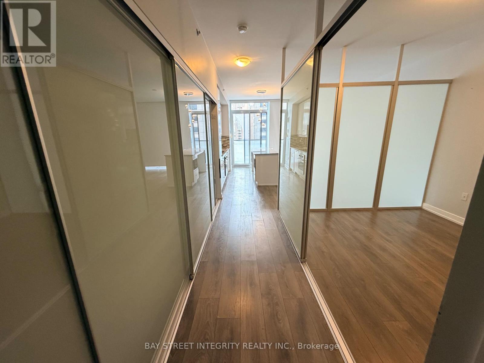 1209 - 426 University Avenue, Toronto, Ontario  M5G 1S9 - Photo 2 - C12727388