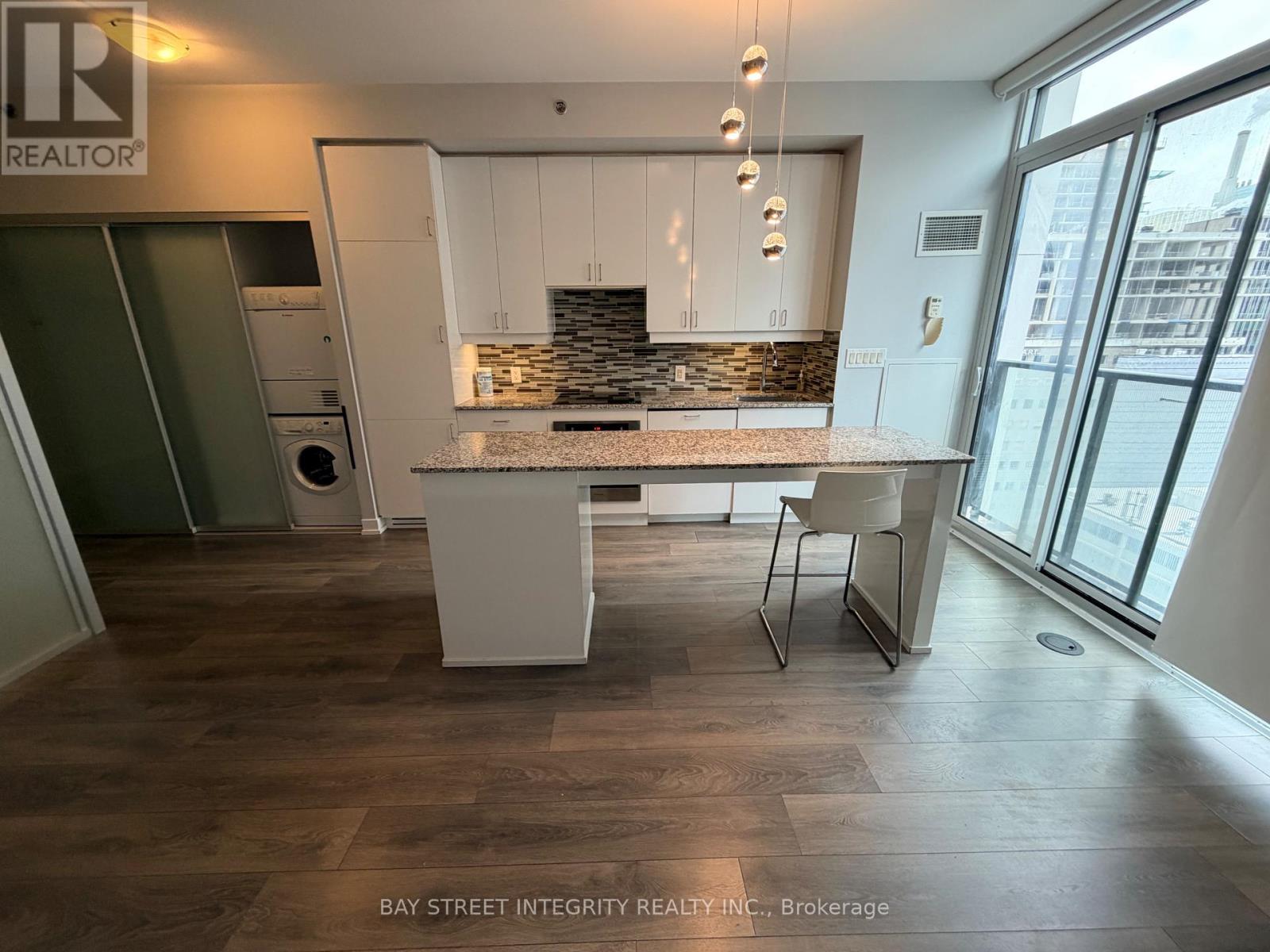 1209 - 426 University Avenue, Toronto, Ontario  M5G 1S9 - Photo 4 - C12727388