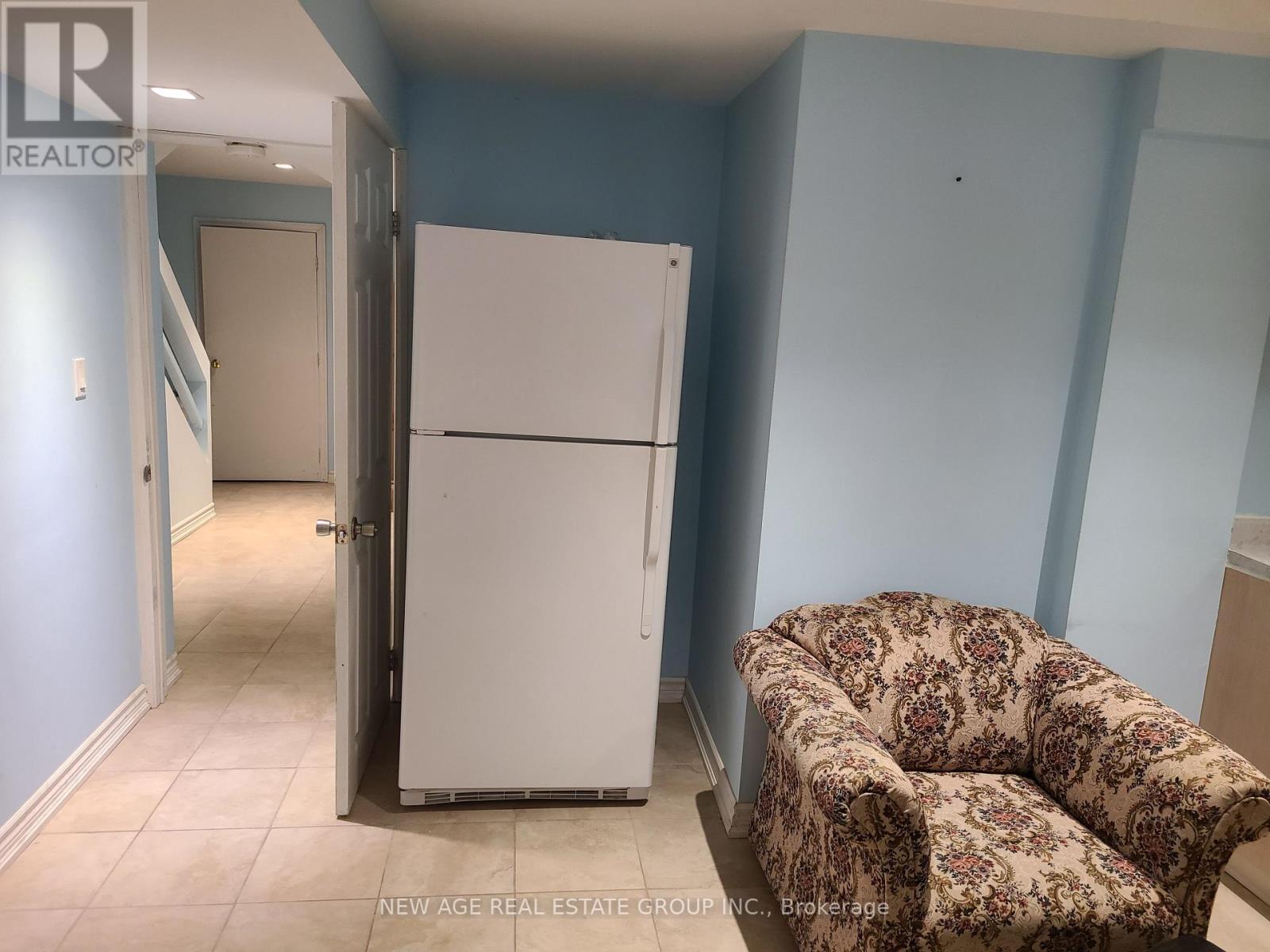 9 Ness Road, Brampton, Ontario  L6Y 5N6 - Photo 4 - W12727352