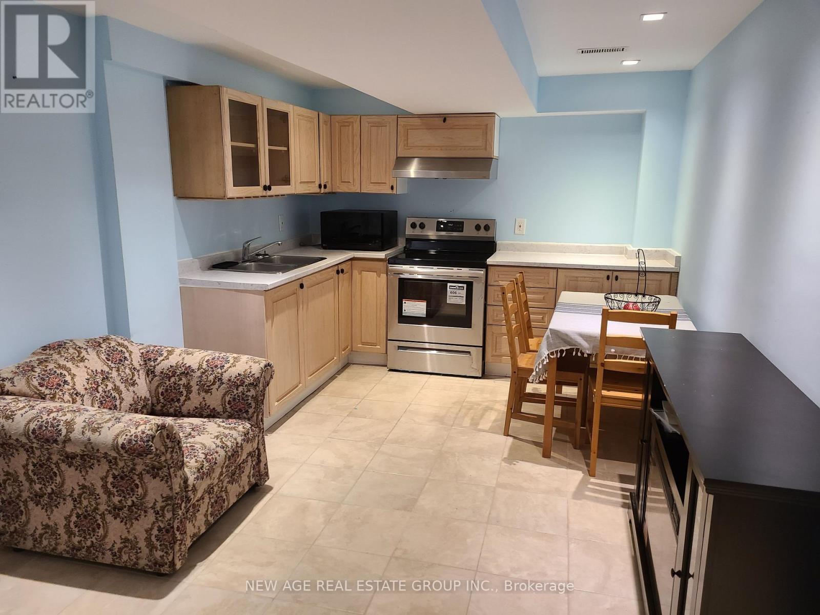 9 Ness Road, Brampton, Ontario  L6Y 5N6 - Photo 5 - W12727352