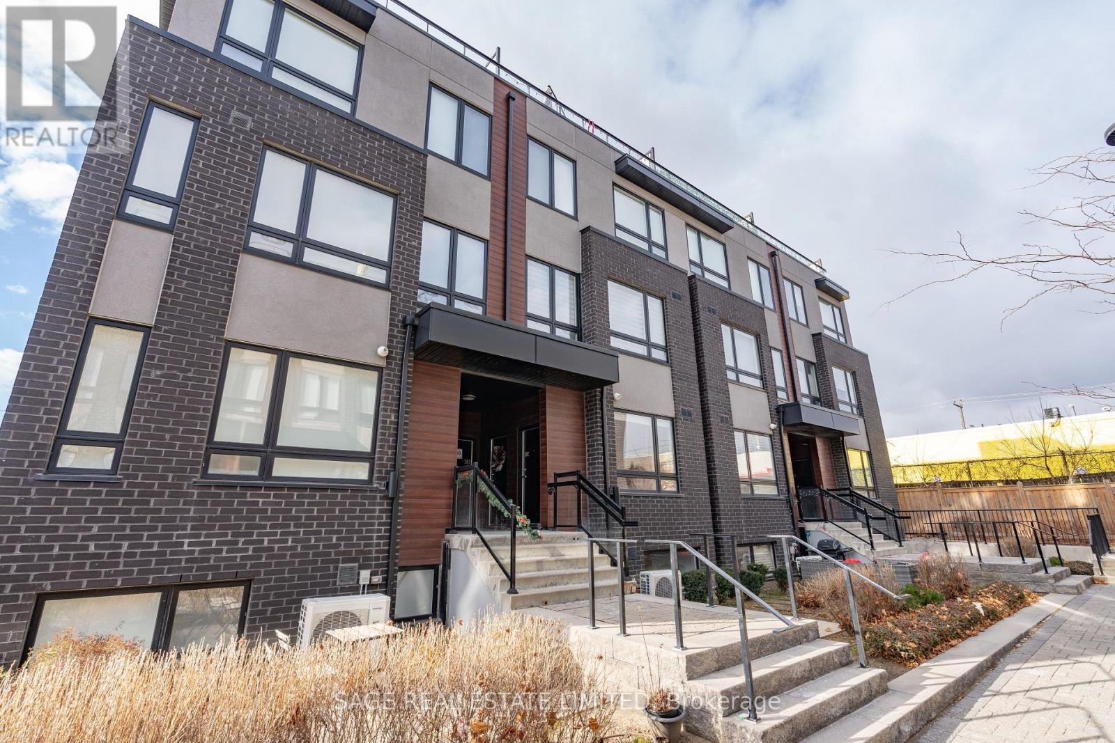 202 - 1150 Briar Hill Avenue, Toronto, Ontario  M6B 0A9 - Photo 2 - W12727362