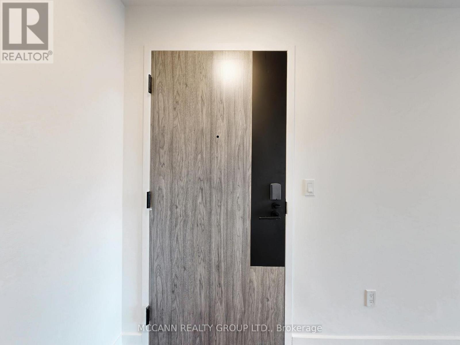 1007 The Queensway Avenue, Toronto, Ontario  M8Z 0H4 - Photo 8 - W12727384