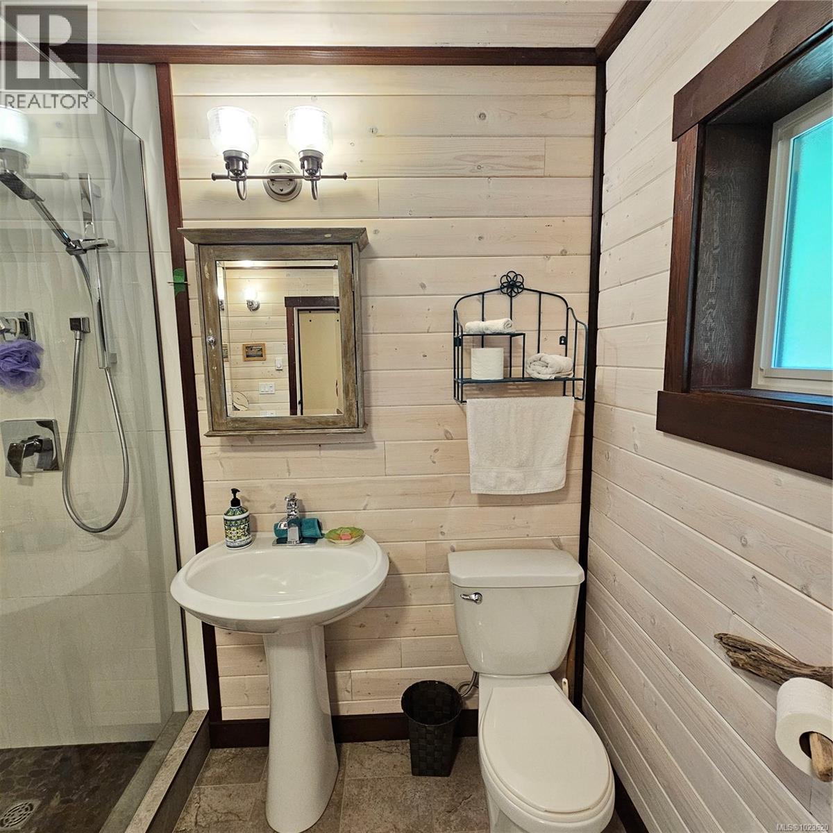 497 Fir St, Alert Bay, British Columbia  V0N 1A0 - Photo 15 - 1023620