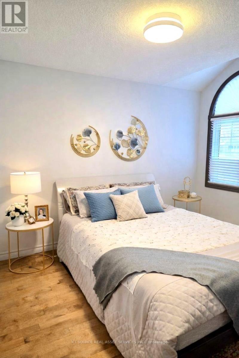 644 Willow Wood Drive, Waterloo, Ontario  N2T 2T7 - Photo 12 - X12727376