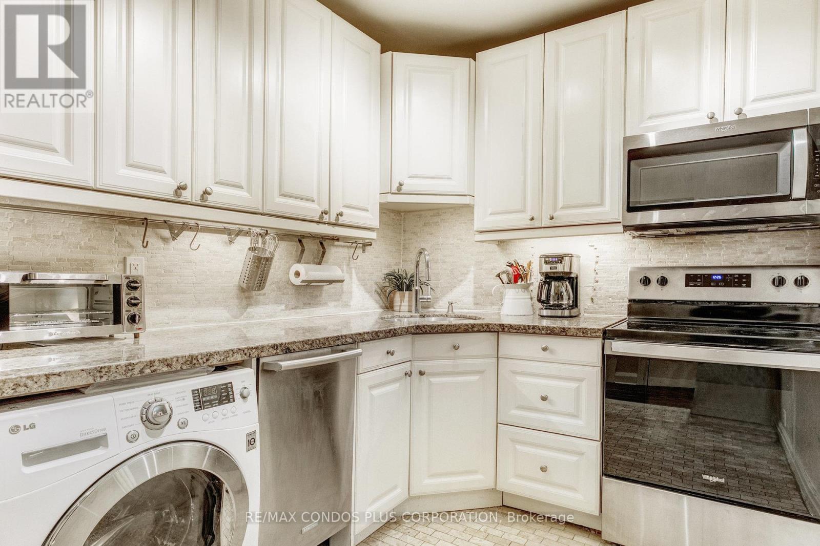 202 - 35 Raglan Avenue, Toronto, Ontario  M6C 2K7 - Photo 15 - C12727402