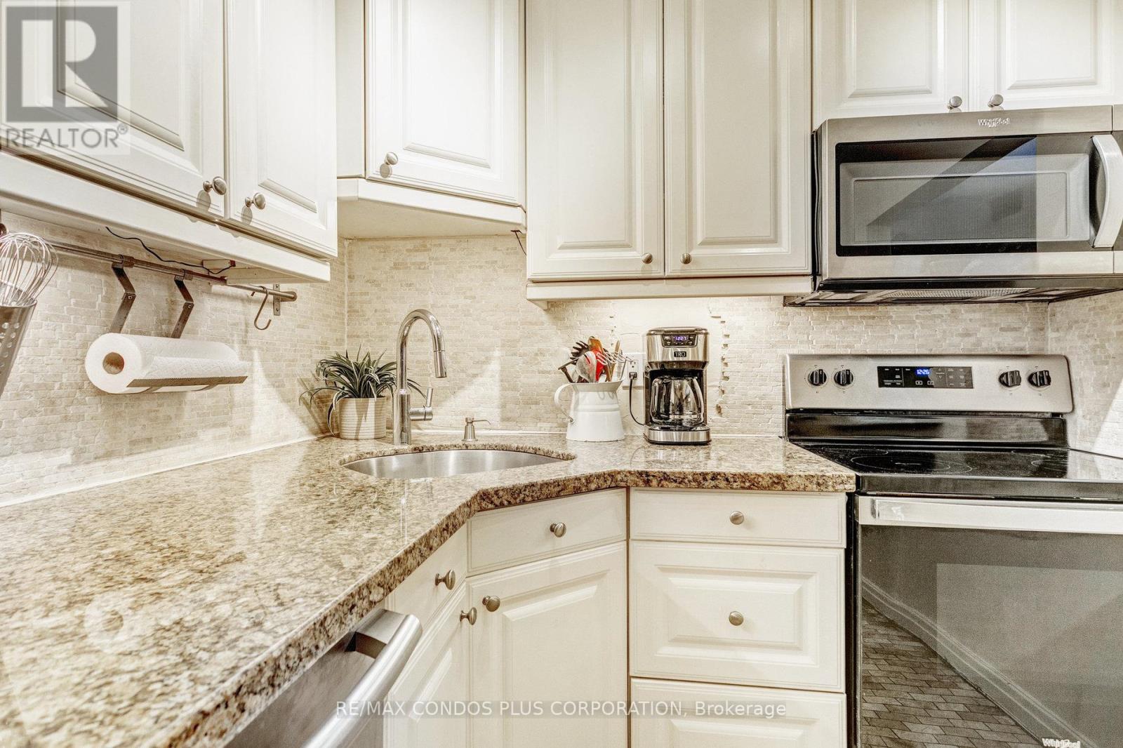 202 - 35 Raglan Avenue, Toronto, Ontario  M6C 2K7 - Photo 17 - C12727402