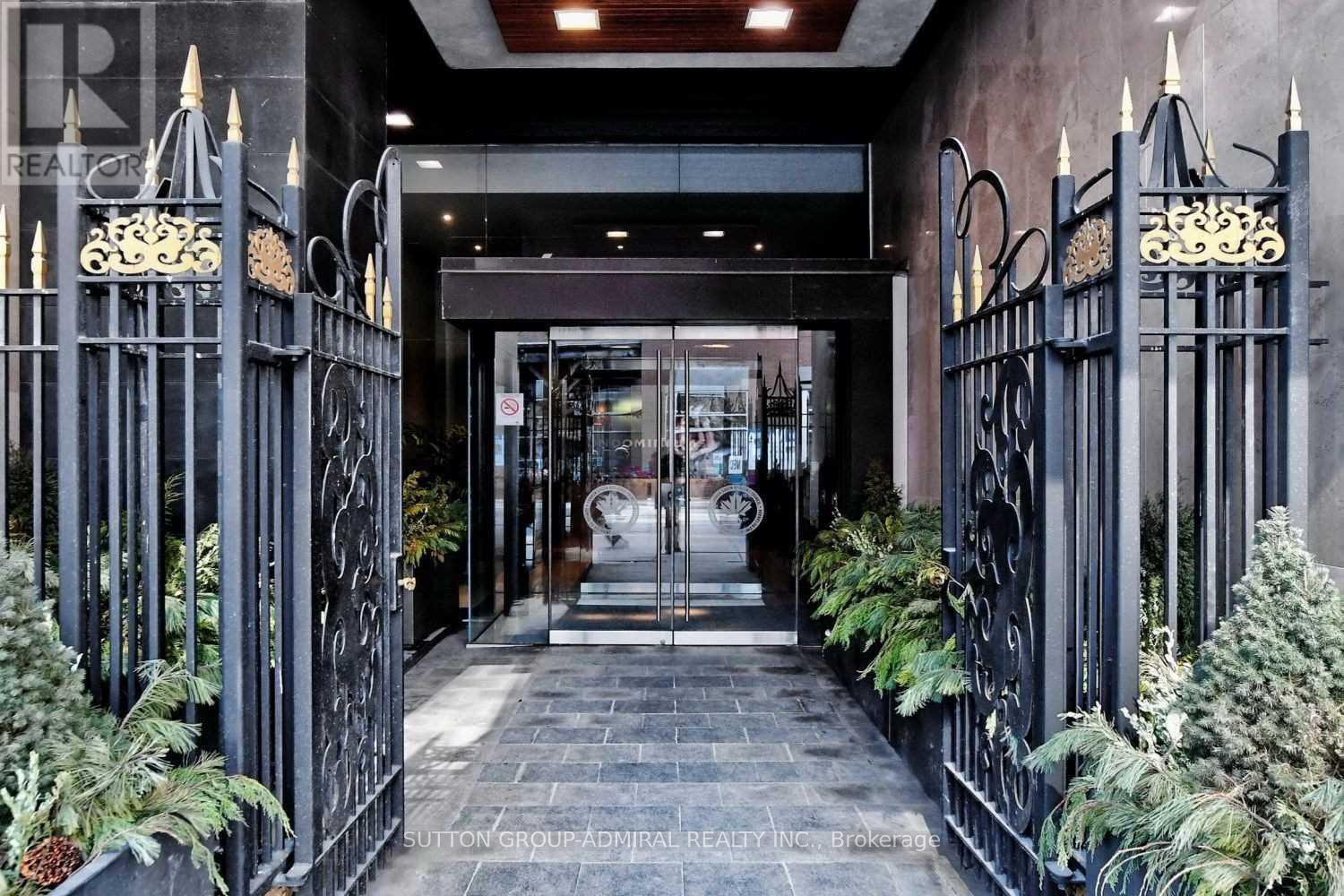 1704 - 375 King Street W, Toronto, Ontario  M5V 1K5 - Photo 3 - C12727414