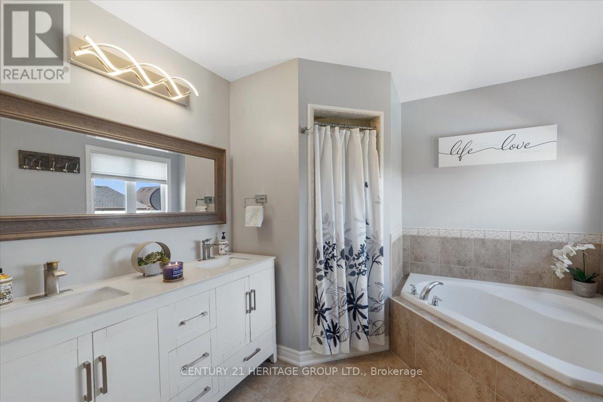 28 West Park Avenue, Bradford West Gwillimbury, Ontario  L3Z 0A8 - Photo 6 - N12727446