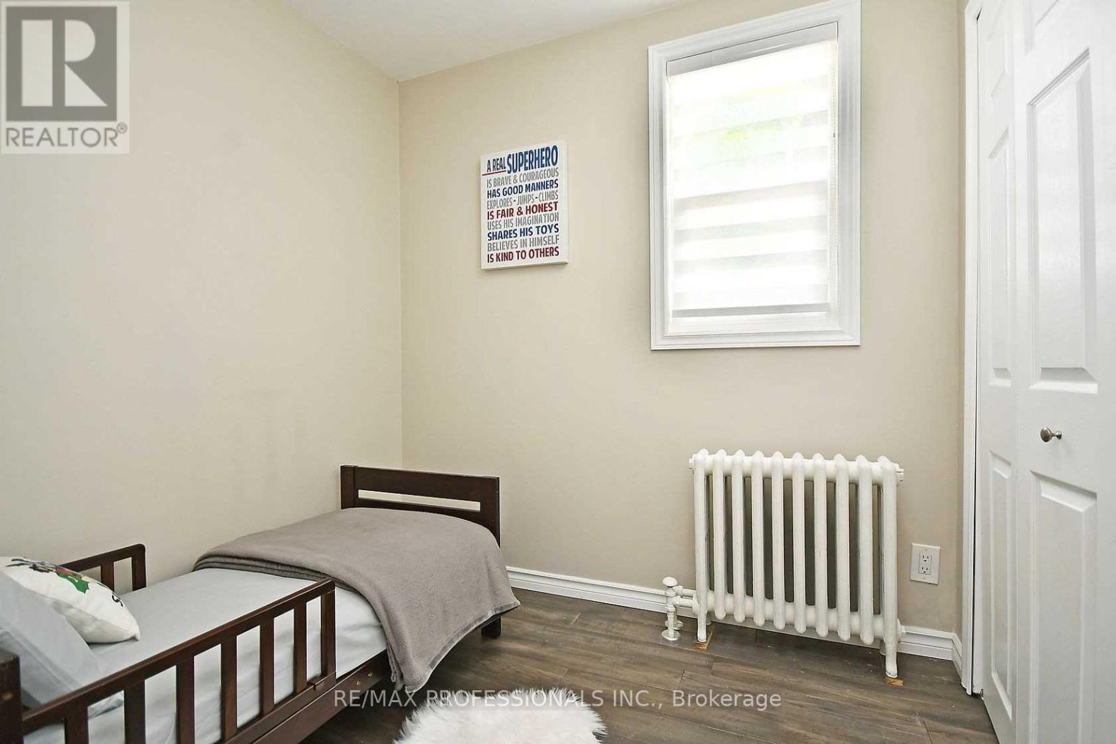 Upper - 1072 Alexandra Avenue, Mississauga, Ontario  L5E 1Z8 - Photo 11 - W12727404