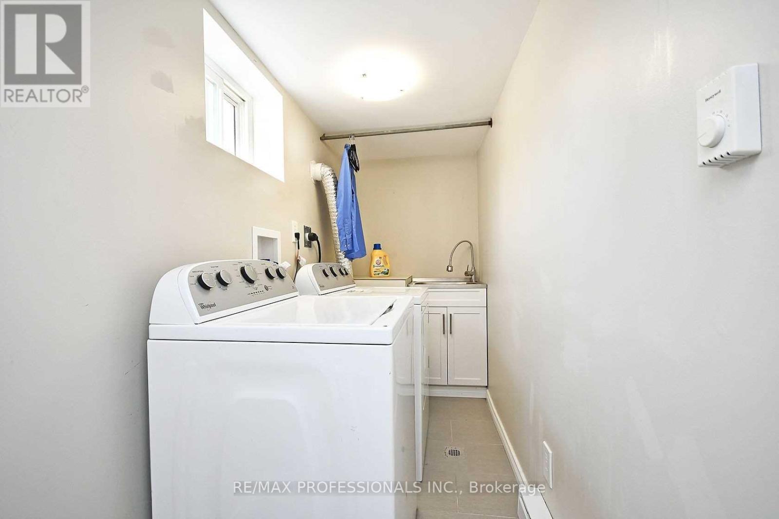 Upper - 1072 Alexandra Avenue, Mississauga, Ontario  L5E 1Z8 - Photo 14 - W12727404