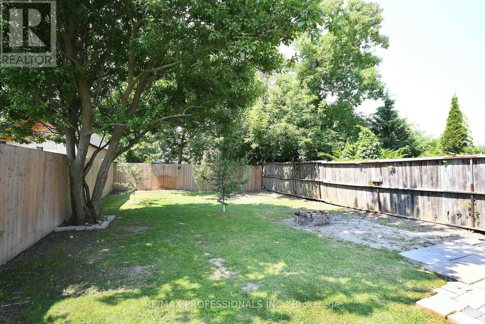 Upper - 1072 Alexandra Avenue, Mississauga, Ontario  L5E 1Z8 - Photo 15 - W12727404