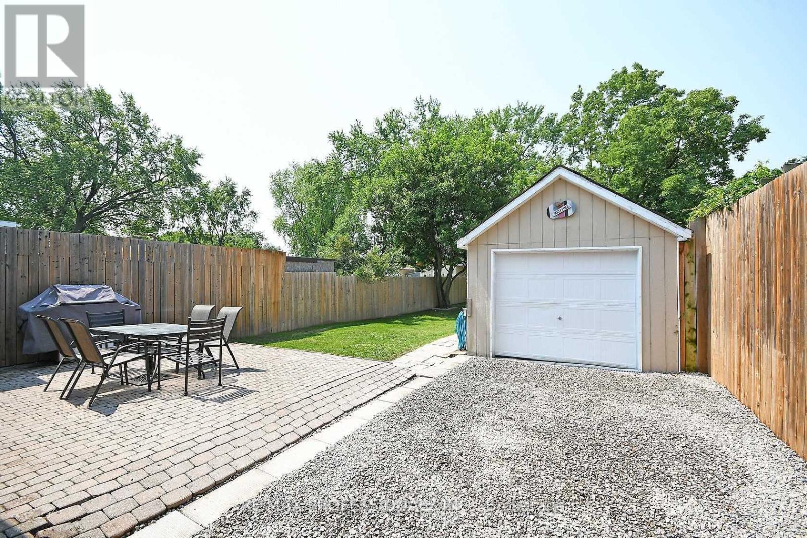 Upper - 1072 Alexandra Avenue, Mississauga, Ontario  L5E 1Z8 - Photo 16 - W12727404