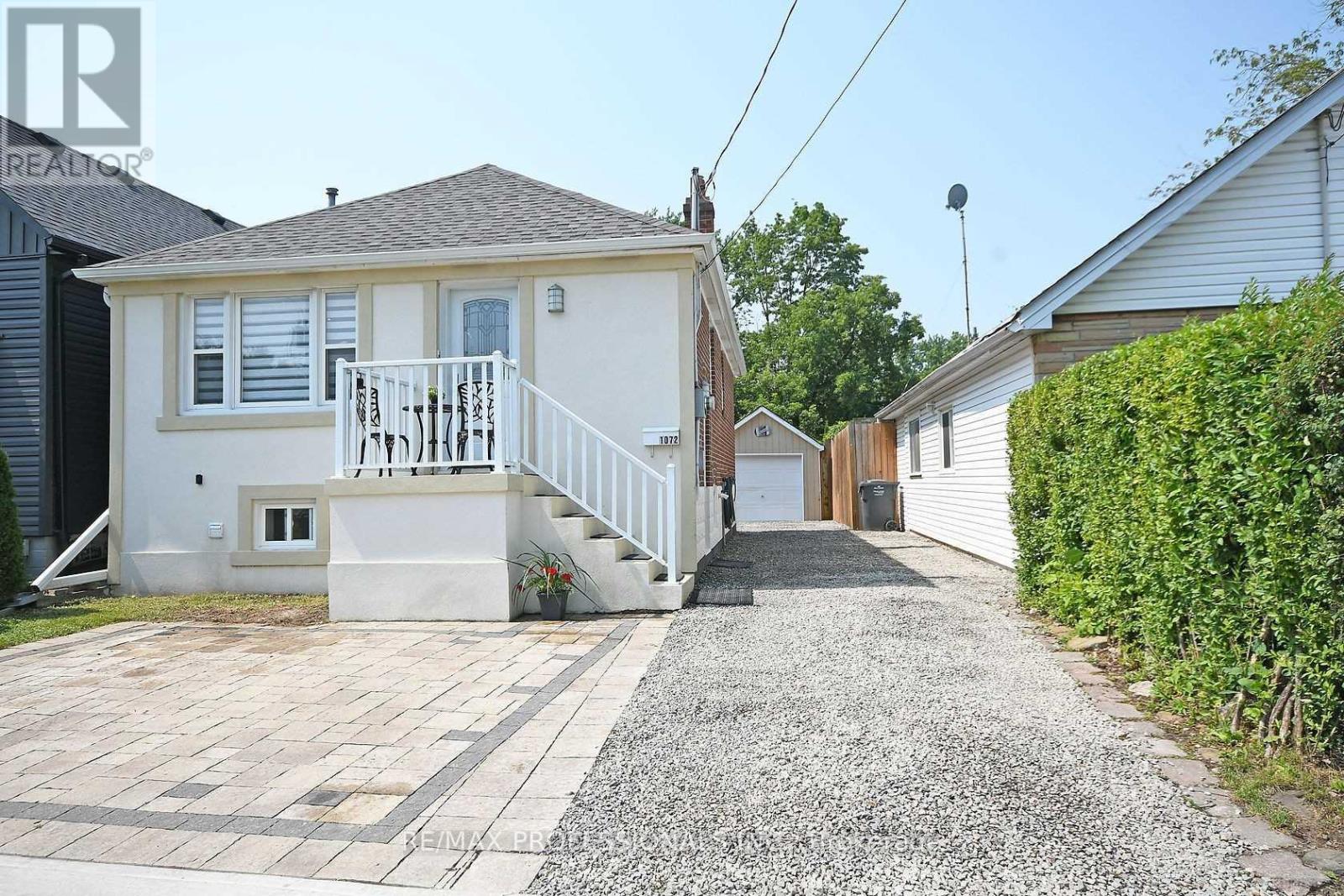 Upper - 1072 Alexandra Avenue, Mississauga, Ontario  L5E 1Z8 - Photo 2 - W12727404