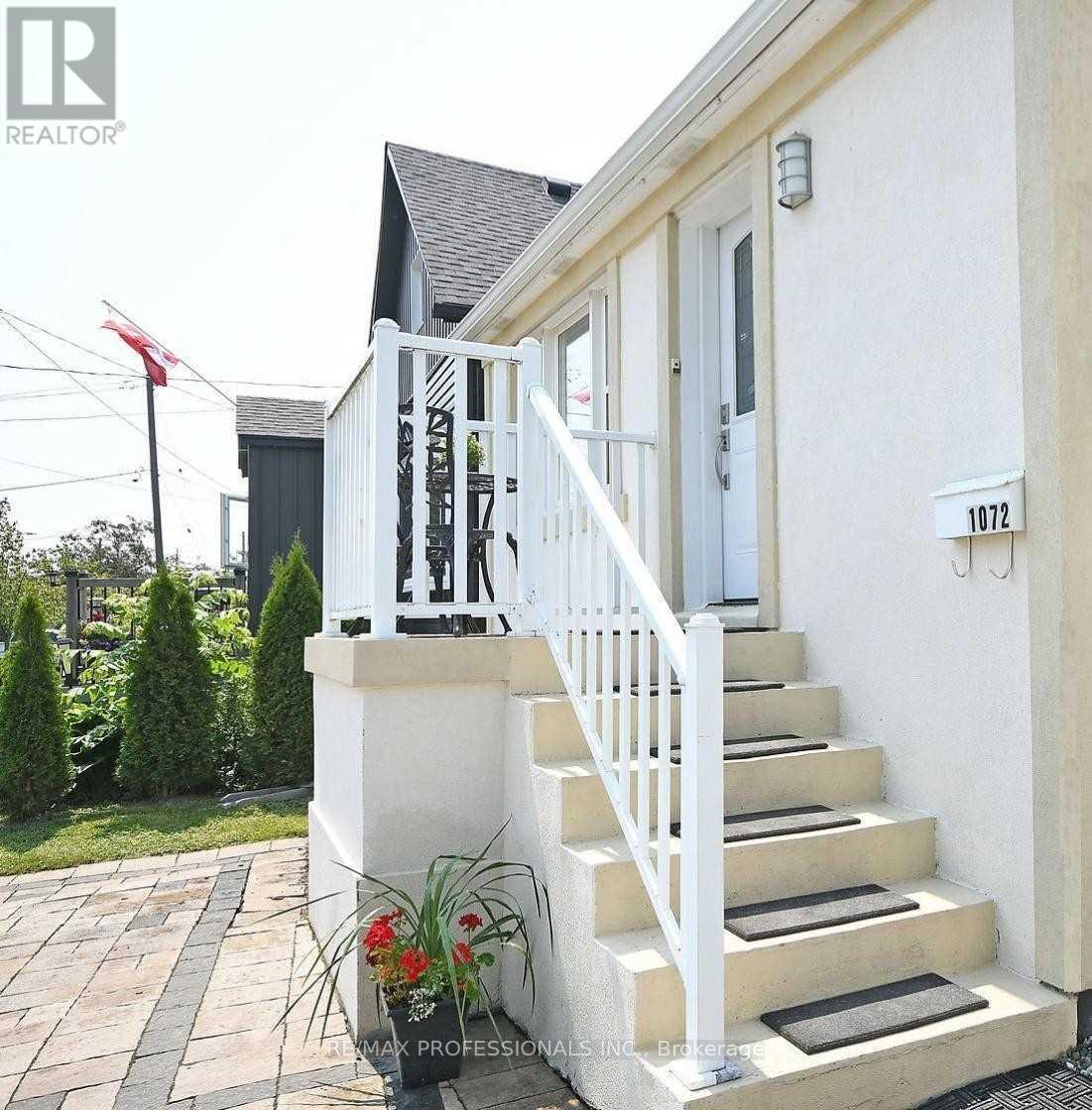 Upper - 1072 Alexandra Avenue, Mississauga, Ontario  L5E 1Z8 - Photo 3 - W12727404