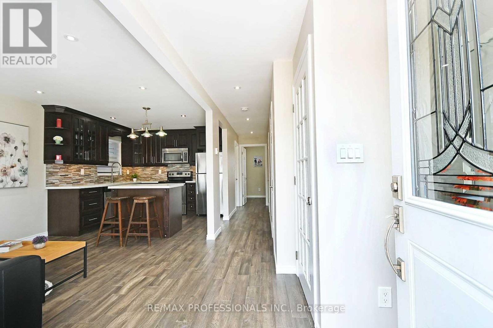 Upper - 1072 Alexandra Avenue, Mississauga, Ontario  L5E 1Z8 - Photo 4 - W12727404