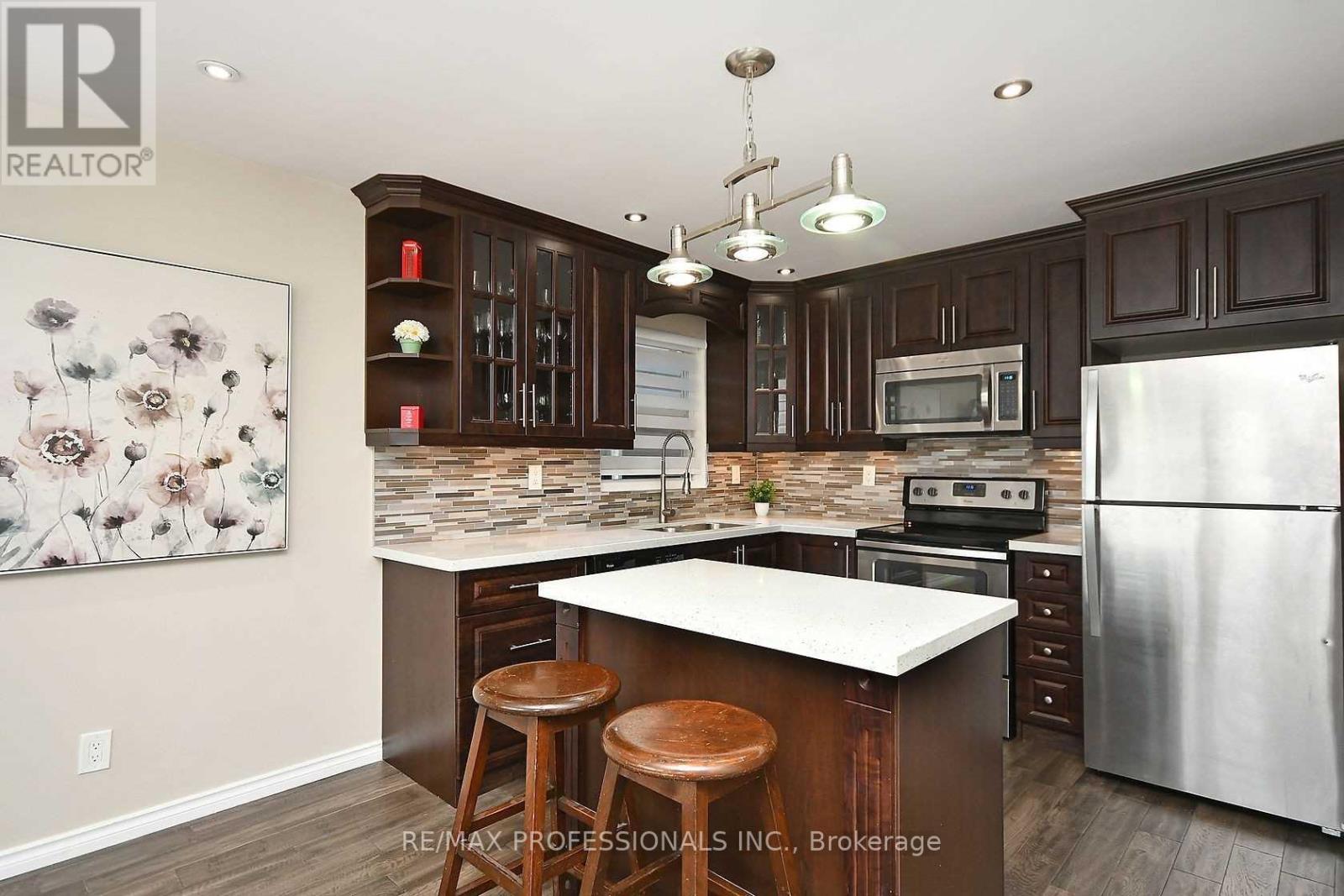 Upper - 1072 Alexandra Avenue, Mississauga, Ontario  L5E 1Z8 - Photo 5 - W12727404