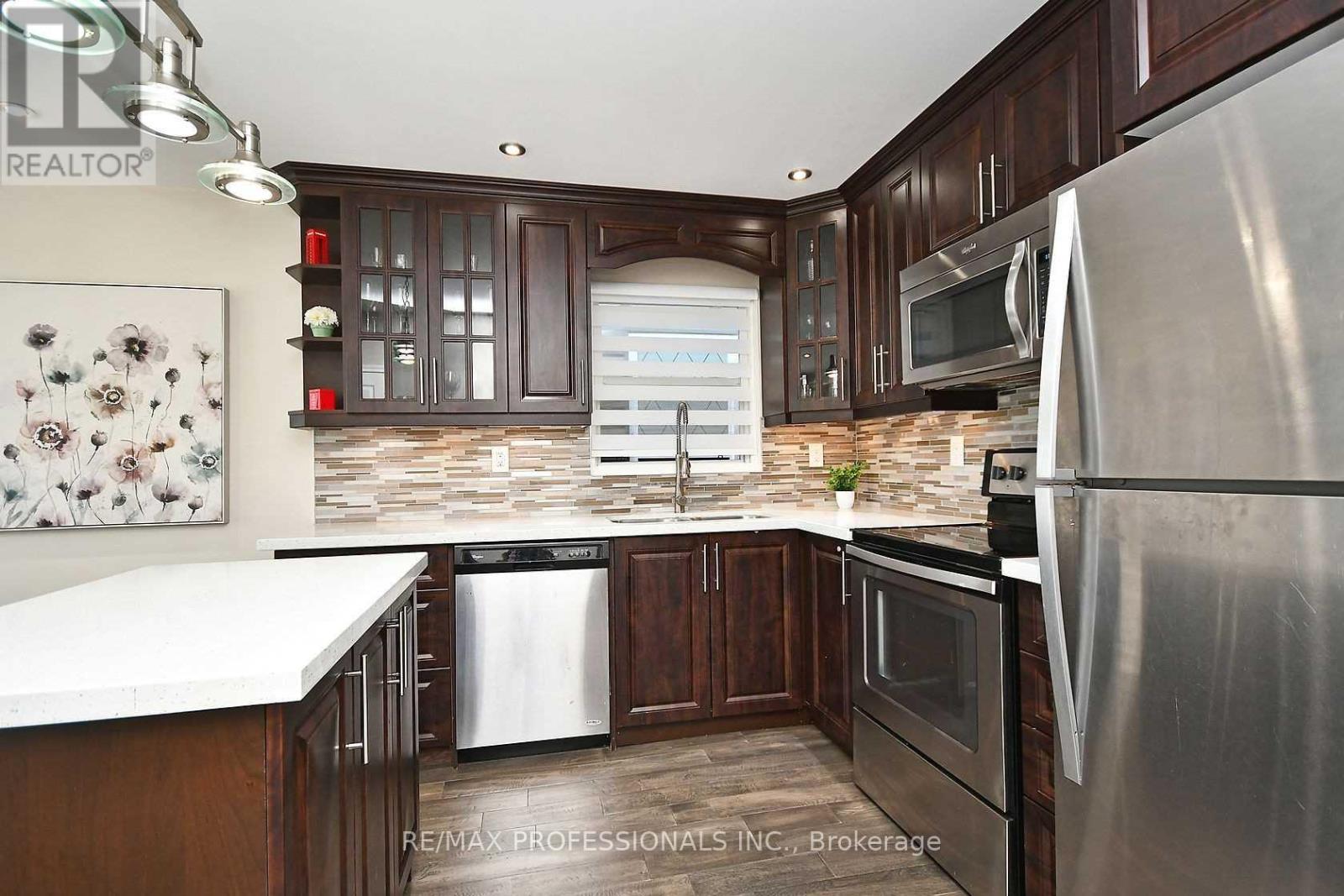 Upper - 1072 Alexandra Avenue, Mississauga, Ontario  L5E 1Z8 - Photo 6 - W12727404