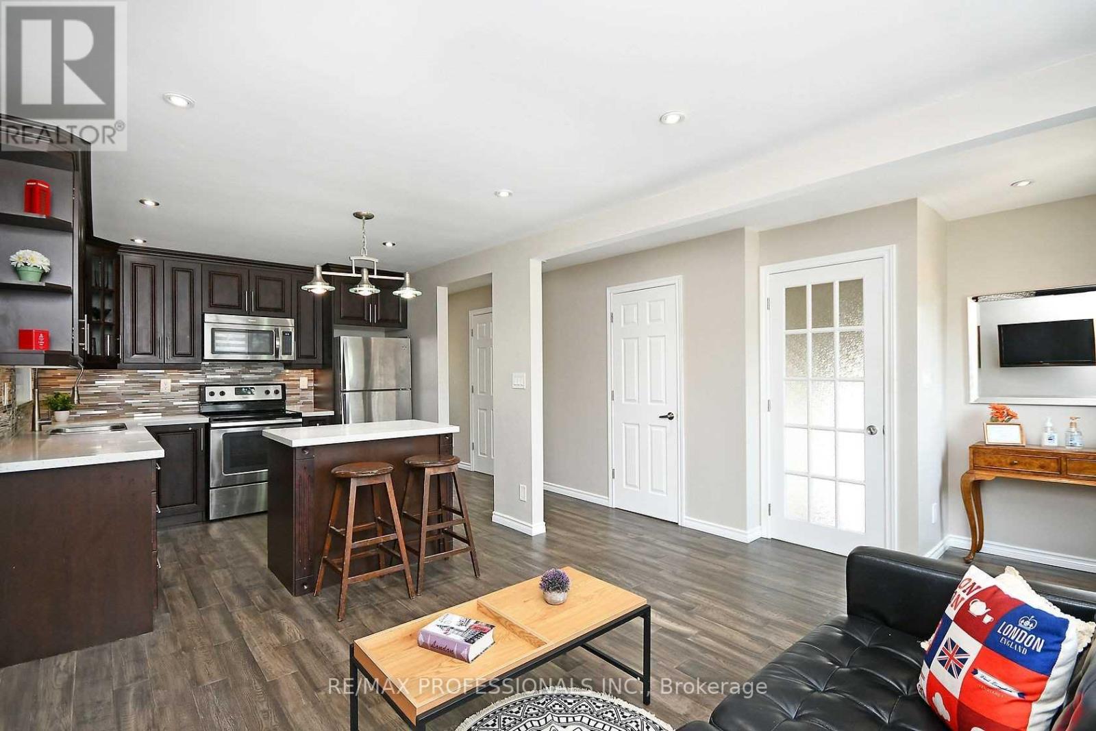 Upper - 1072 Alexandra Avenue, Mississauga, Ontario  L5E 1Z8 - Photo 7 - W12727404