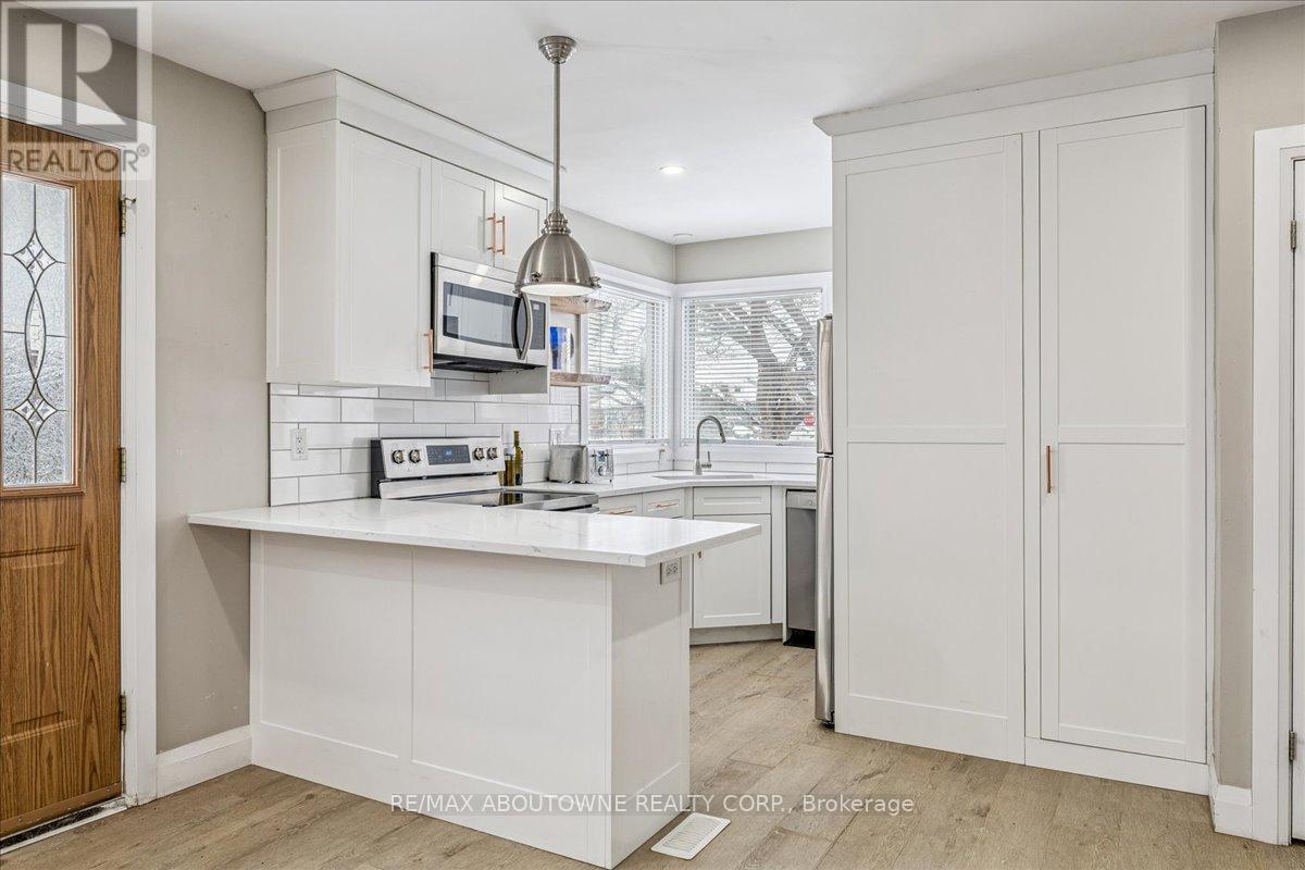 Upper - 177 Allenby Avenue, Hamilton, Ontario  L9A 2V1 - Photo 10 - X12727422