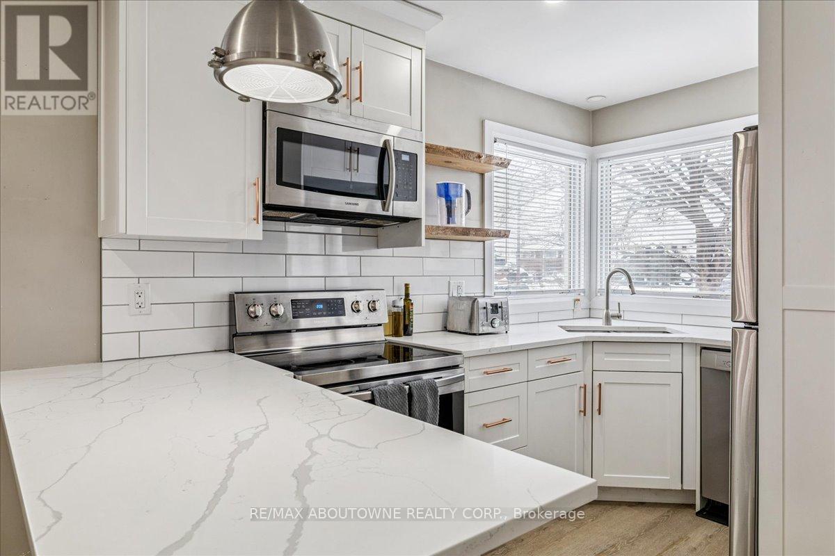 Upper - 177 Allenby Avenue, Hamilton, Ontario  L9A 2V1 - Photo 11 - X12727422