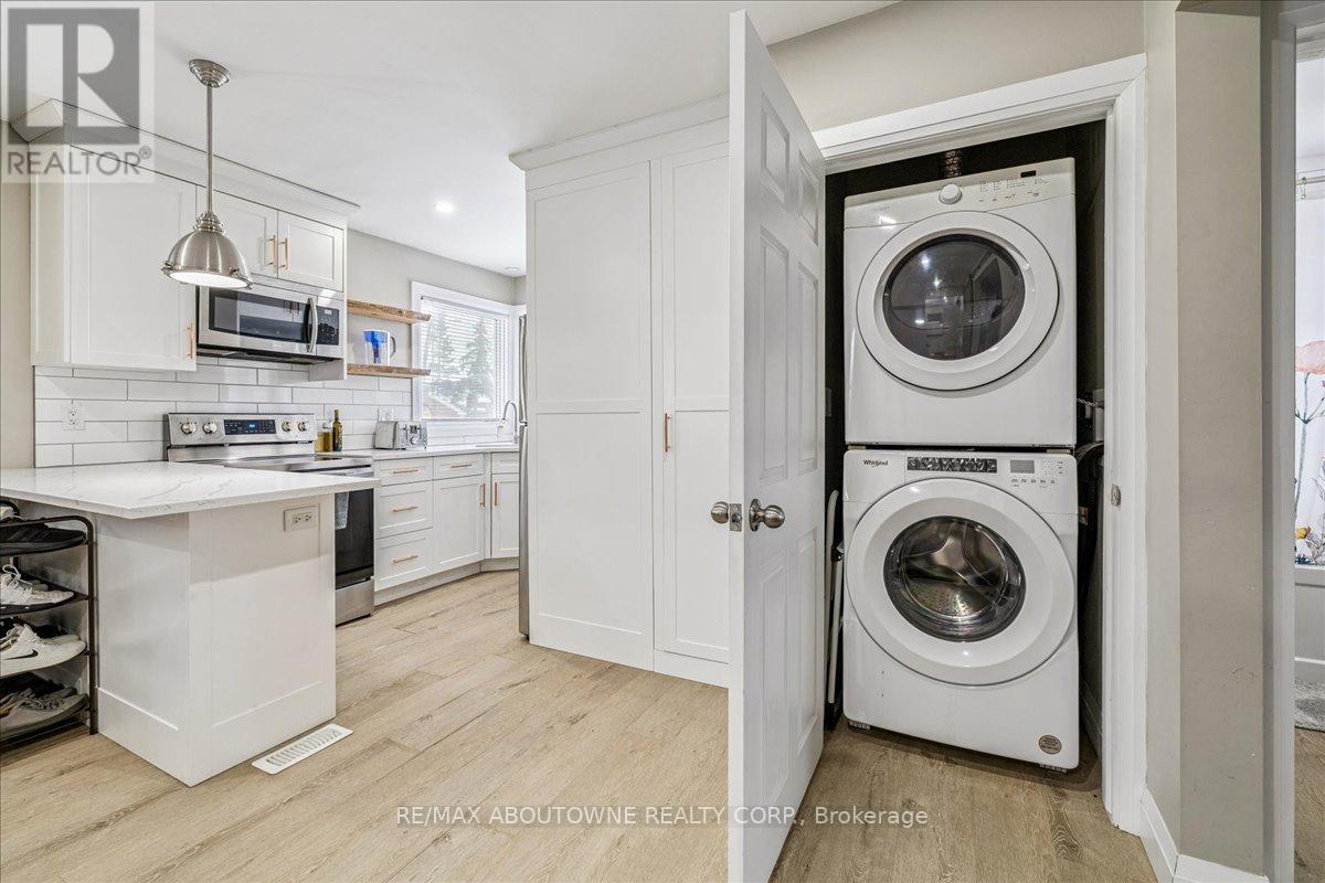 Upper - 177 Allenby Avenue, Hamilton, Ontario  L9A 2V1 - Photo 13 - X12727422