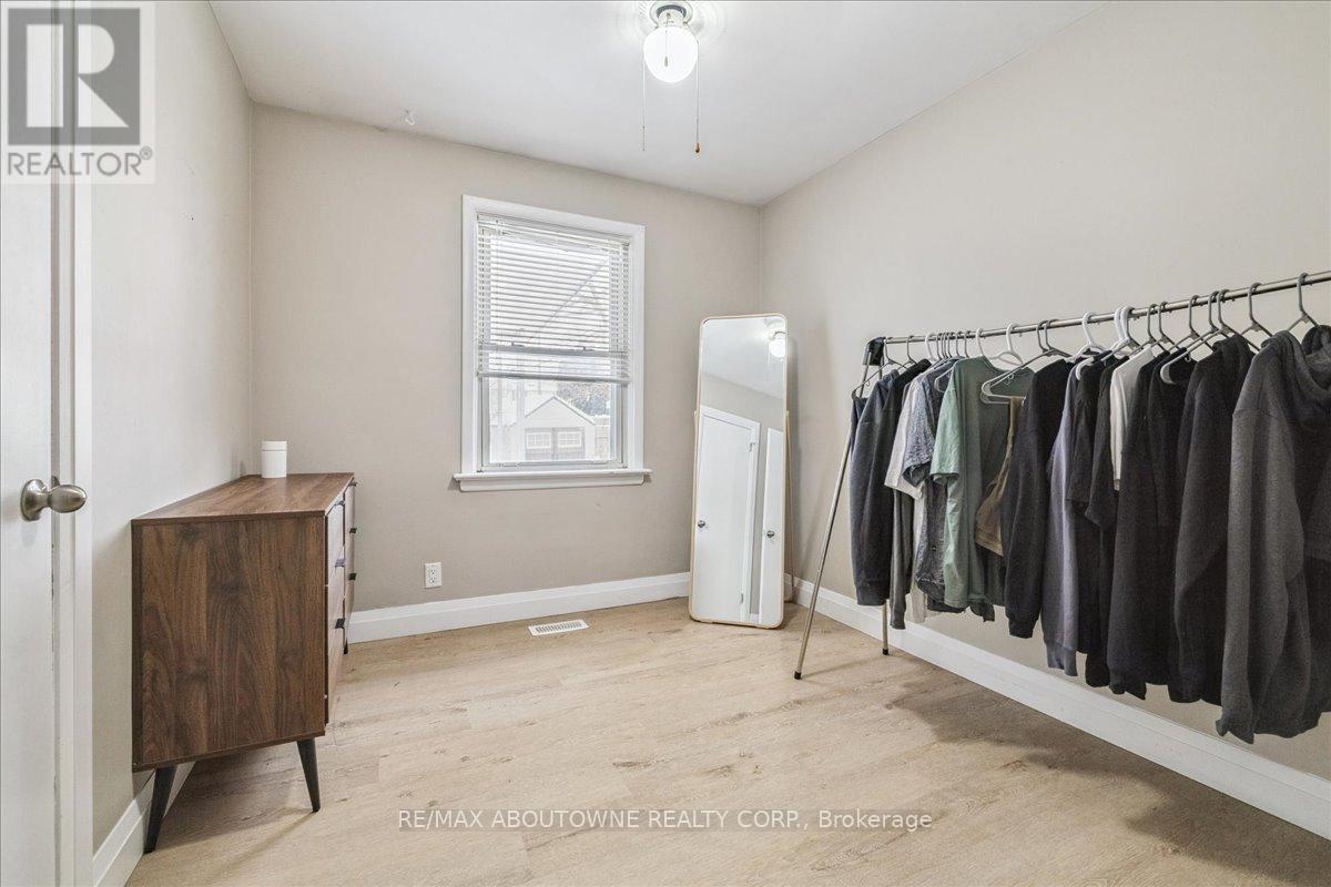 Upper - 177 Allenby Avenue, Hamilton, Ontario  L9A 2V1 - Photo 15 - X12727422