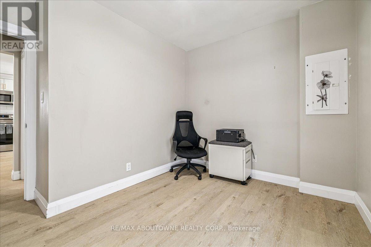 Upper - 177 Allenby Avenue, Hamilton, Ontario  L9A 2V1 - Photo 16 - X12727422