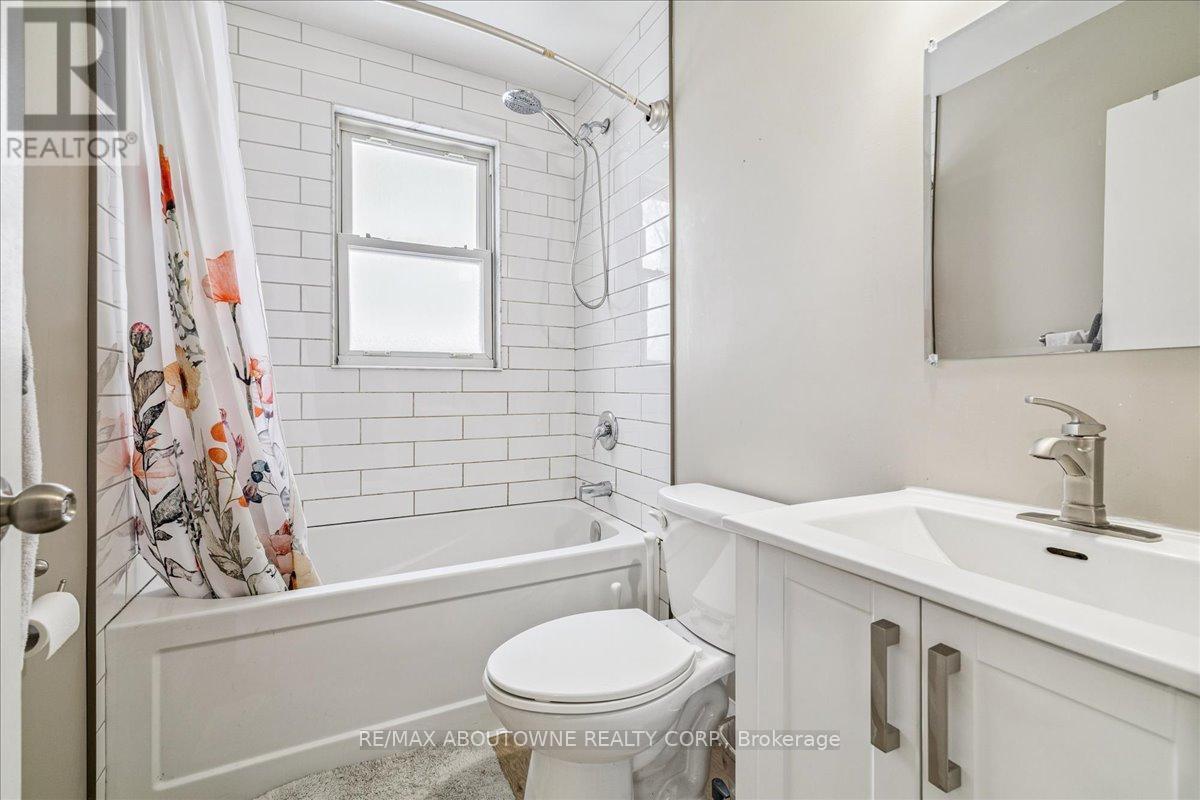 Upper - 177 Allenby Avenue, Hamilton, Ontario  L9A 2V1 - Photo 18 - X12727422