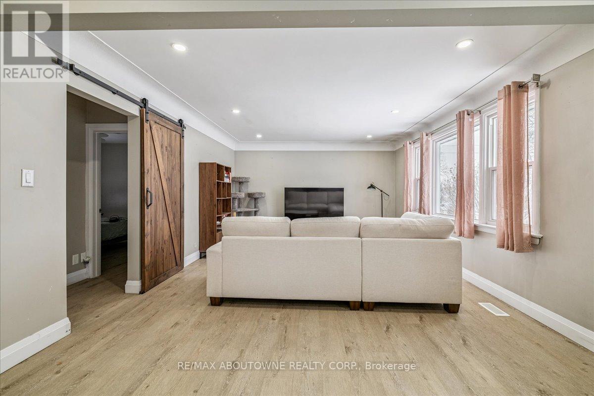 Upper - 177 Allenby Avenue, Hamilton, Ontario  L9A 2V1 - Photo 4 - X12727422